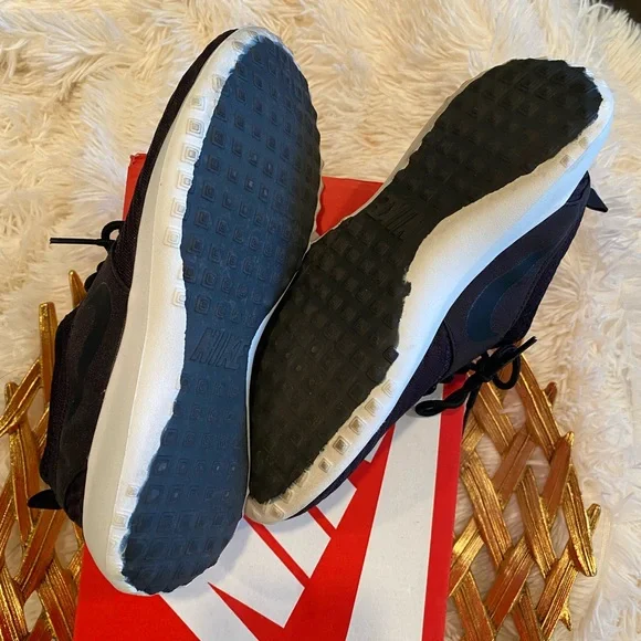 Nike Women’s Juvenate SE Sneakers - Picture 3 of 6